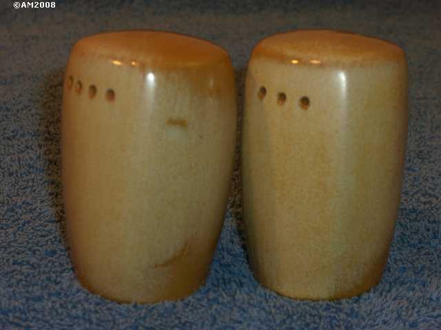 Short Plainsman shakers glazed desert gold