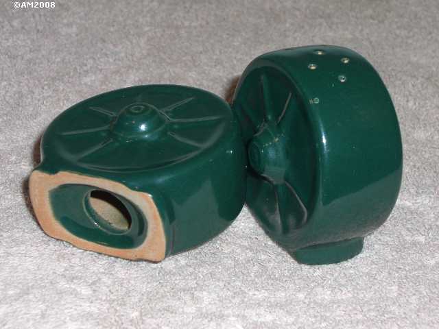 Wagon Wheels Millennium shakers glazed forest green